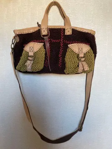 russet/숄더 포함 니트 핸드백 브라운과 베이지