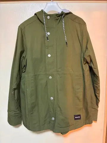 올리브색 후드 부착 마운틴 후드티