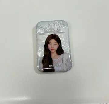 르세라핌 카즈하 캔 배지 도쿄돔