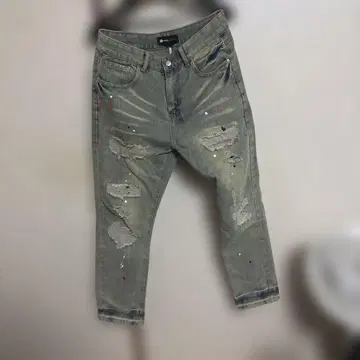 데미지 가공 그레이 스트레이트 데님 팬츠