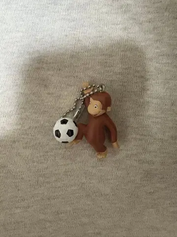 호기심 많은 조지 축구 키링