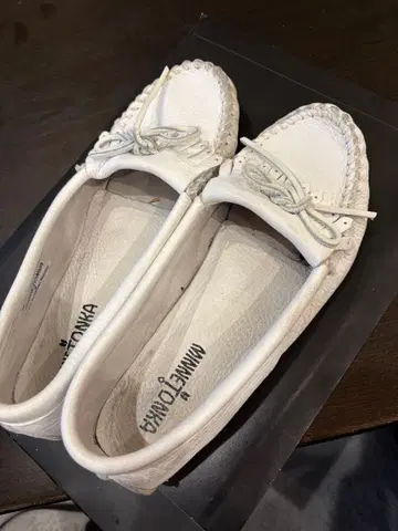 Minnetonka 화이트 모카신 25cm