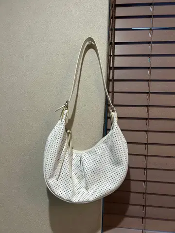 화이트 메쉬 핸드백
