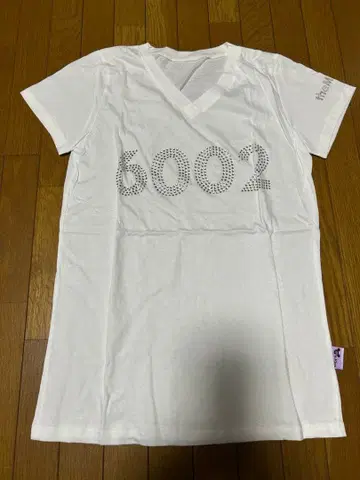 유초롱 V넥 티셔츠