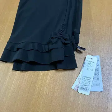 미사용 새상품 슈퍼 뷰티 프릴 리본 포함 블랙 플레어 팬츠 44