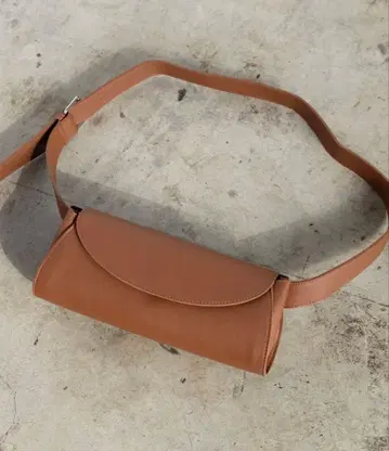 AT CREATION 브라운 톰푸스 숄더