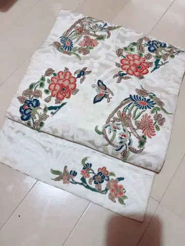 나고야 오비 꽃 나비 자수 아이보리 바탕에 자수 상량 자수