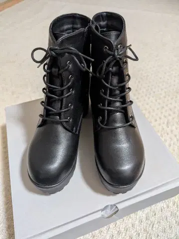 통굽 레이스업 부츠 L 사이즈(Zipper)