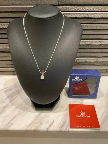 SWAROVSKI 스와로브스키 스퀘어 크리스탈 실버 목걸이