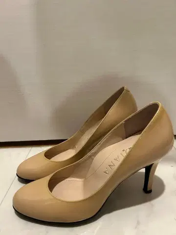 DIANA 베이지 하이힐 펌프스