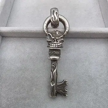 STARLINGEAR FLAMING SKELETON 목걸이 탑