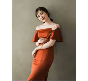 오프숄더 테라코타 컬러 드레스