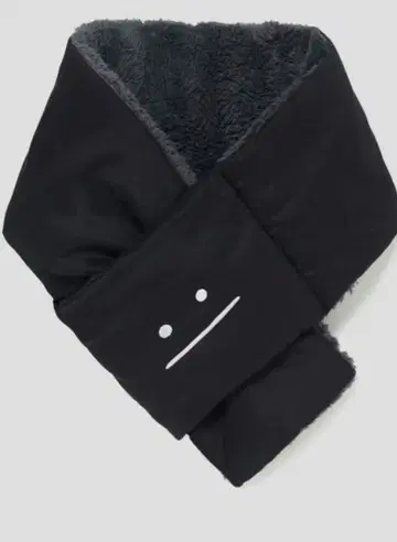 플리스 블랙 머플러 얼굴 자수