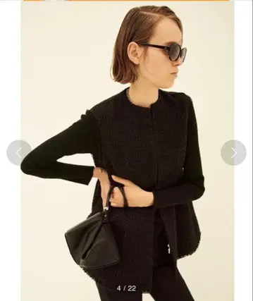 Mila Owen 블랙 트위드 슬리브리스 페플럼 베스트