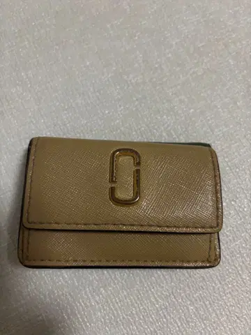 MARCJACOBS 이단 접이식 지갑 베이지 그린