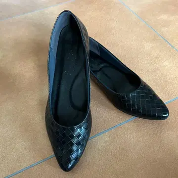 SUASHI 고베 브랜드의 신발, 블랙