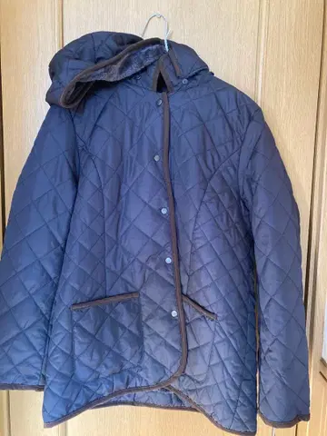 새상품 다크 브라운 퀼팅 자켓 후드 부착