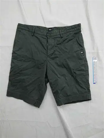 휴고보스 슬림핏 숏팬츠 남성용 카키 계열 46