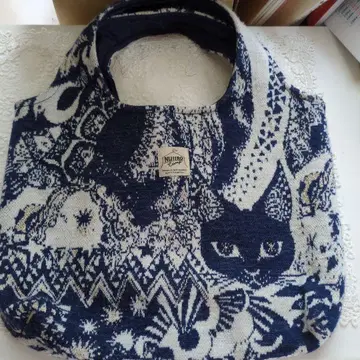 NIJIIRO Camp 고양이 무늬 토트백 네이비 & 화이트