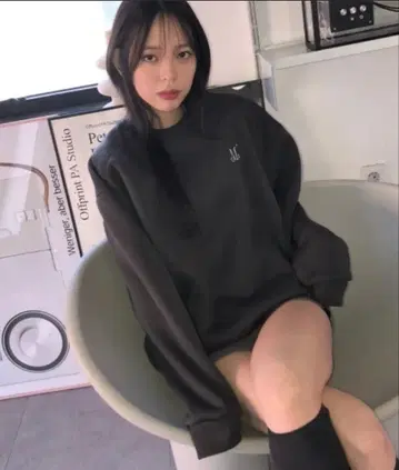 MUCENT 풀오버 맨투맨 차콜