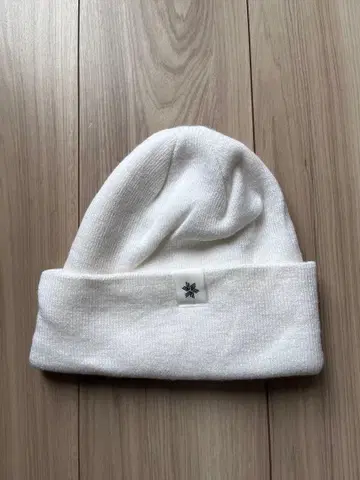 Goldwin 니세코 화이트 니트 모자