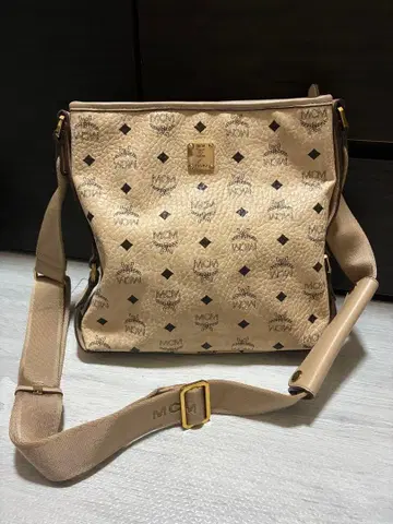 MCM 숄더백