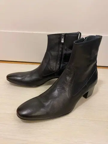 블랙 가죽 앵클부츠