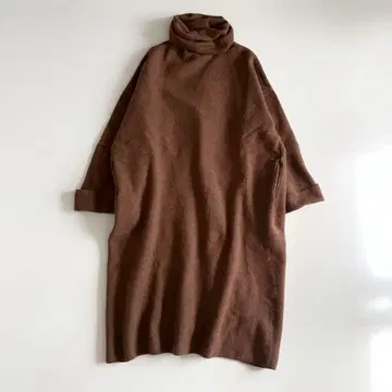 새상품급 45R 융모 니트 터틀넥 원피스 카멜