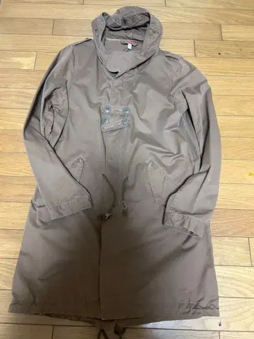 후드 부착 무릎 기장 코트