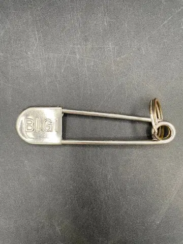 BIGI 실버 안전핀형 키링