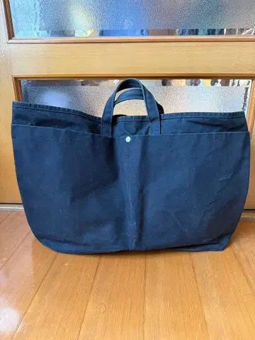 This is a(n) Base Tote L