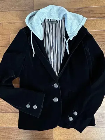 블랙 벨벳 후드 부착 자켓