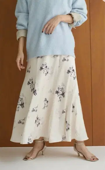 길이 조절 가능한 꽃무늬 새틴 스커트