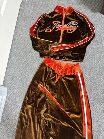 브라운 벨벳 셋업 y2k