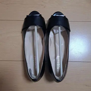 benebis 블랙 플랫슈즈 오픈토
