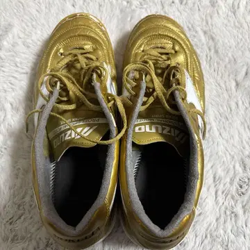 미즈노 모렐리아 골드 축구화