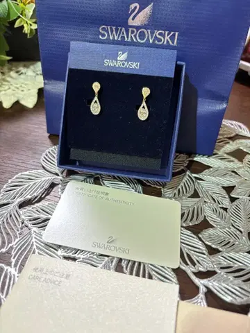 Swarovski 골드 티어드롭 귀찌