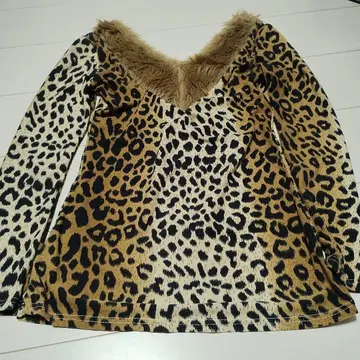 V넥 레오파드 무늬 퍼 상의 M 그런지 Y2K 헤이세이 00s 갸루