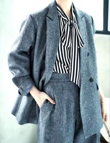 르 쿠르 블랑의 더블 브레스트 헤링본 자켓