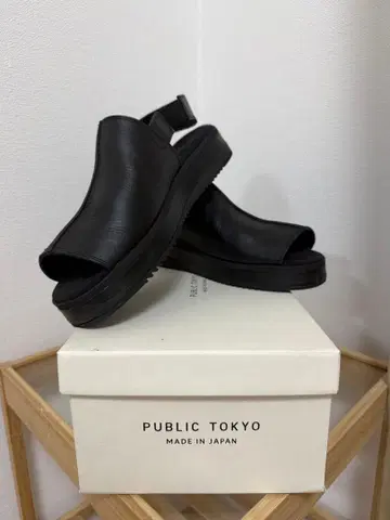 SALE [ 새상품급 ] PUBLIC TOKYO 가죽 샌들