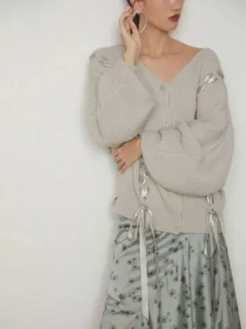 스나이델 리본 디테일 가디건