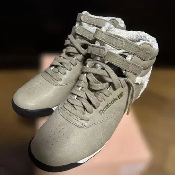 [ 미사용 새상품 ] Reebok 베이지 하이컷 스니커즈