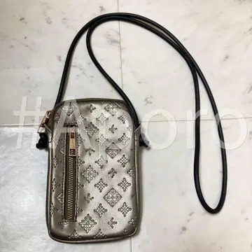 russet 러셋 인조 가죽 엠보싱 스마트폰 숄더백