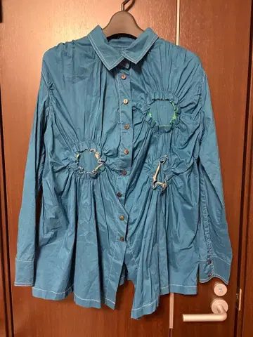 CUBE 파란 개더 긴팔 셔츠