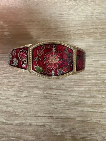 빨간색 꽃무늬 금속제 뱅글 앤티크 디자인