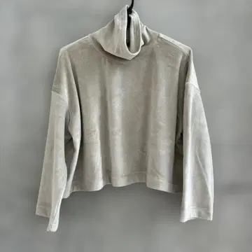 [ 미사용 새상품 ] 미즈이로 인드 하이넥 티셔츠