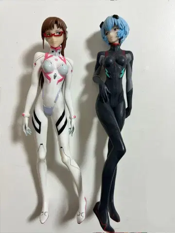 에반게리온 피규어와 타월 세트