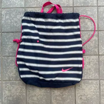 [ 가격 인하 가능 ] NIKE 냅색 핑크 네이비 색 줄무늬