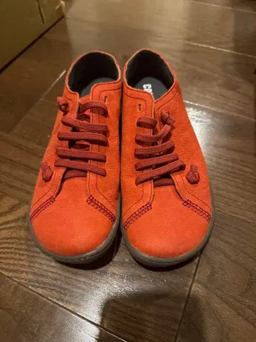 캠퍼 오렌지 컬러 가죽 스니커즈 38