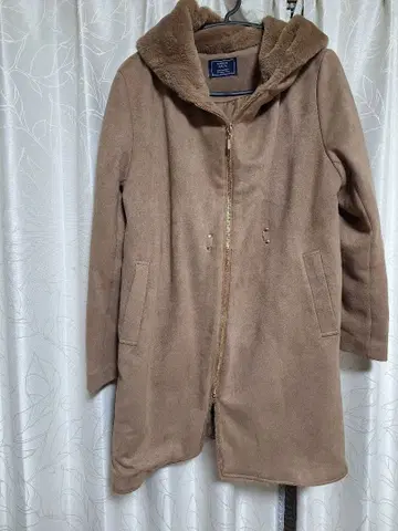 MARBLE WALTEZ 후드 부착 무스탕 코트